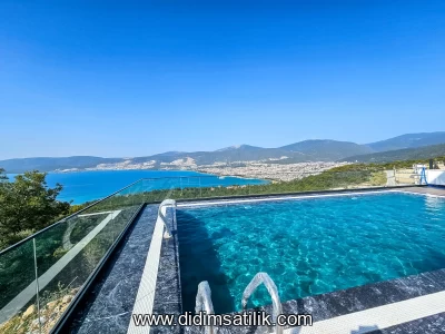 Didim Akbükte Eşsiz Manzaralı, Müstakil Havuzlu Satılık Villa
