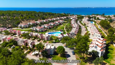 Apolloniumda Köşe Konumlu, Deniz ve Havuz Manzaralı Satılık Hera Villa