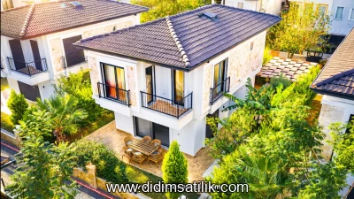 Didim Efelerde Botanik Bahçe İçinde Havuzlu Satılık Lüks Müstakil Villa